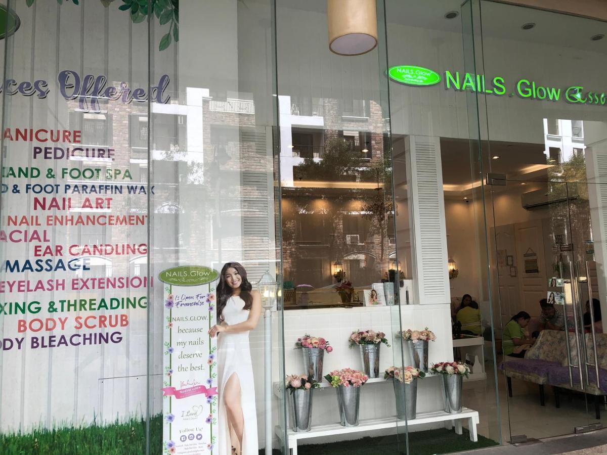 Robles' Unit At 81 Newport Boulevard Manila Exterior foto