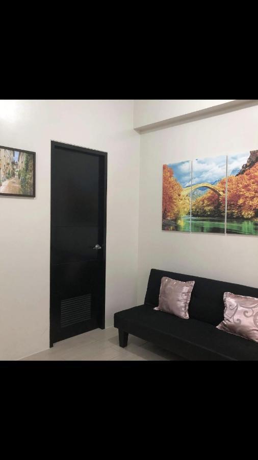 Robles' Unit At 81 Newport Boulevard Manila Exterior foto