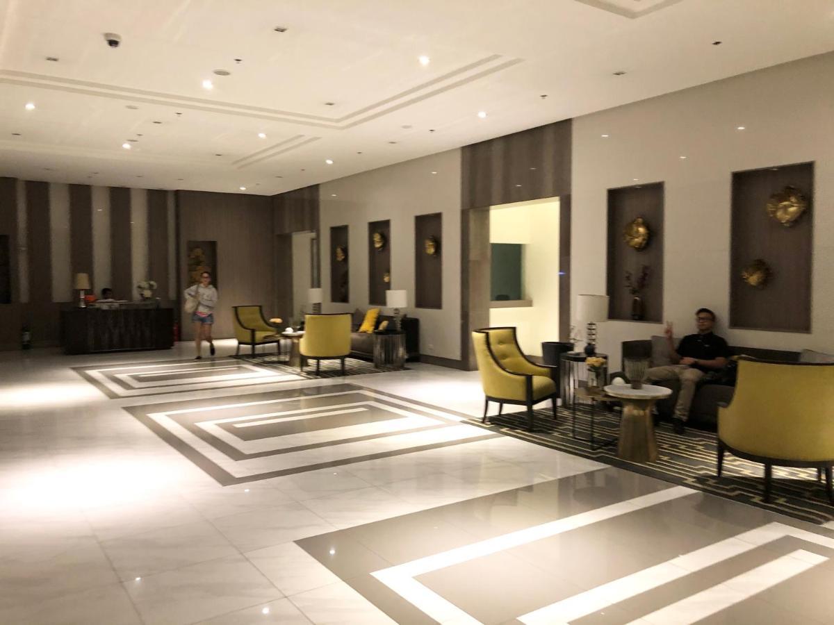 Robles' Unit At 81 Newport Boulevard Manila Exterior foto