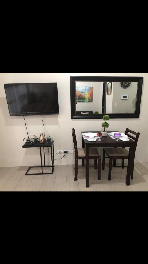 Robles' Unit At 81 Newport Boulevard Manila Exterior foto
