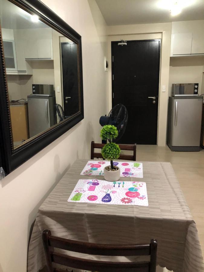 Robles' Unit At 81 Newport Boulevard Manila Exterior foto
