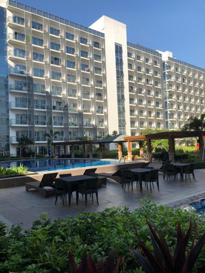 Robles' Unit At 81 Newport Boulevard Manila Exterior foto